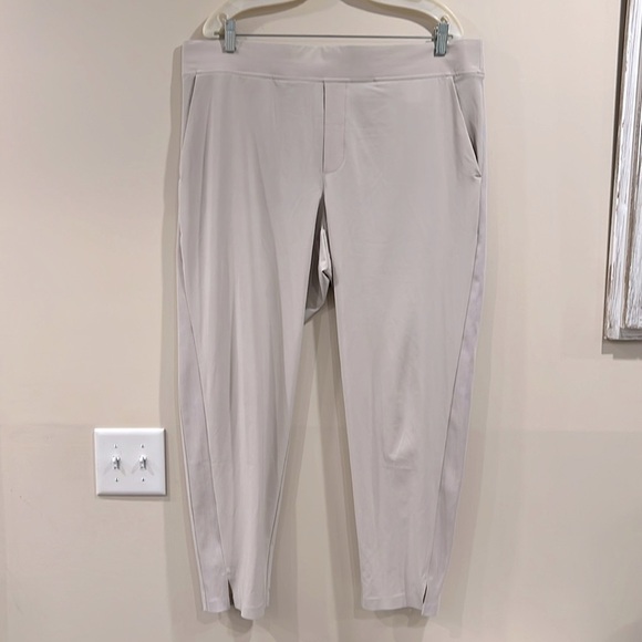 🔥Athleta Cream Brooklyn Ankle Pants🔥 - Picture 1 of 8